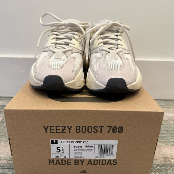 Yeezy Boost 750 in Cream - Picture 3 of 7